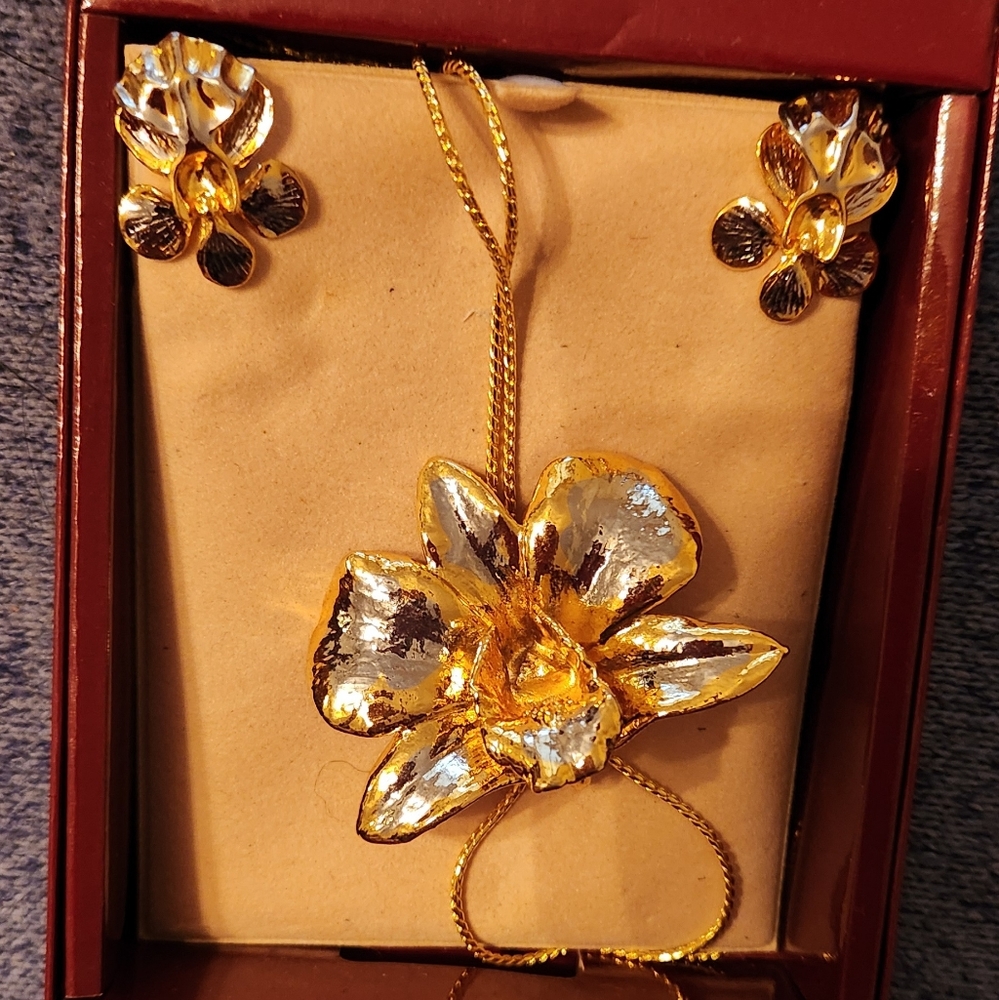 Risis of Singapore   gold plated necklace and earrings
